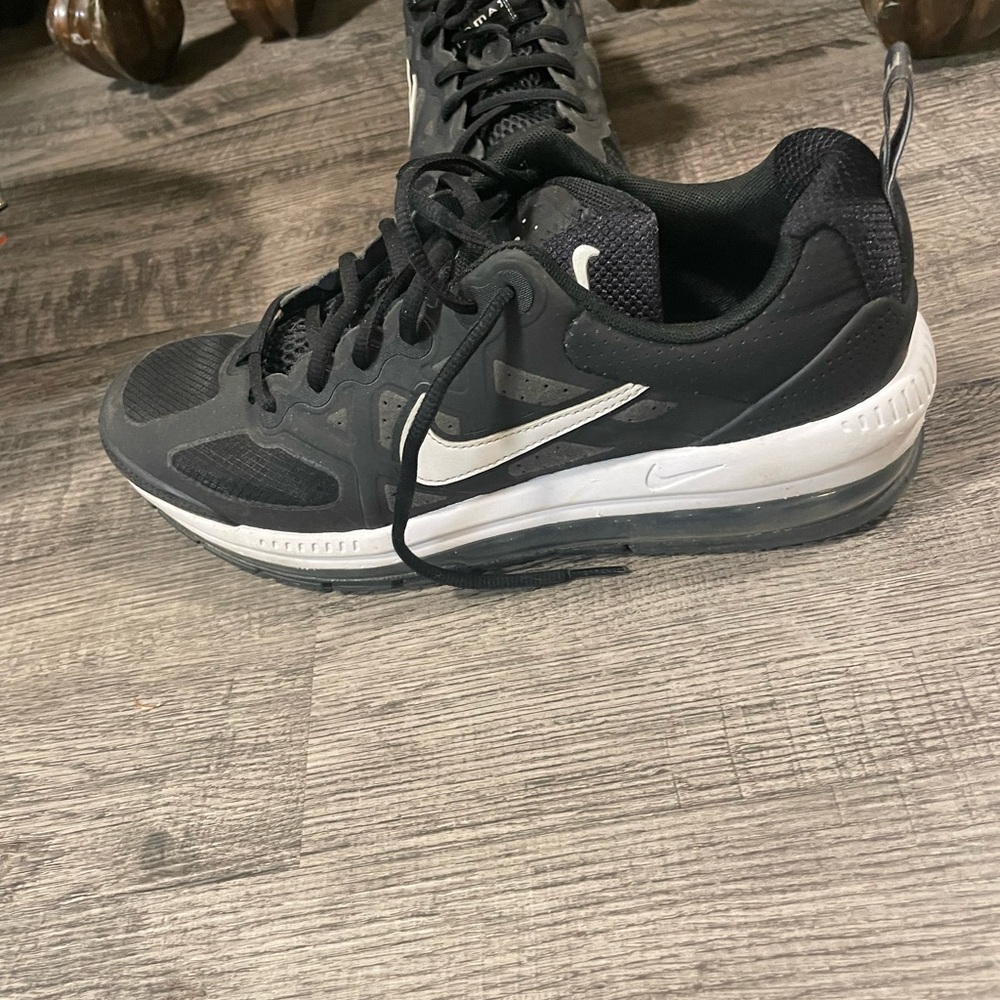 Nike Black and White Sneakers